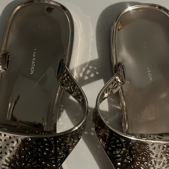 3/$15. Ladies Jelly Flip flops - Picture 2 of 3